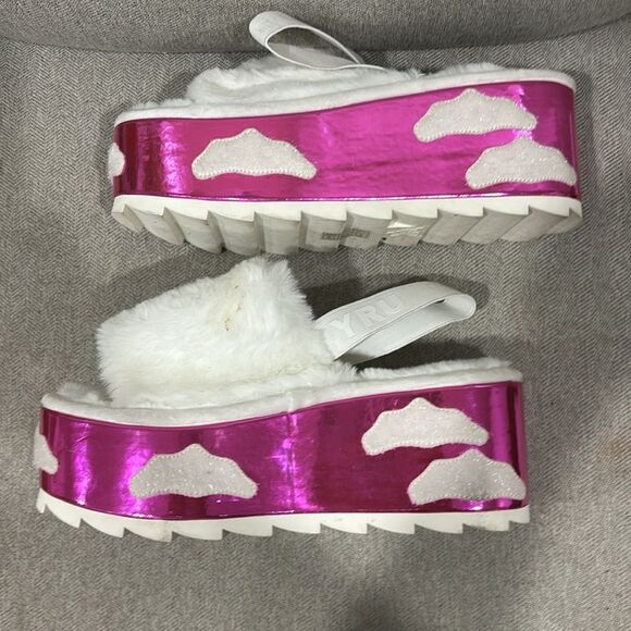 YRU Dolls Kill Qozii Faux White Fur Platform Cloud Pink Iridescent Sandals - Picture 2 of 7